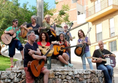 Cursos per adults Almenara – GUITARRA INICIACIÓ ADULTS Cursos per adults Almenara - GUITARRA INICIACIÓ ADULTS